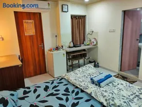 Ebony Room - AC, Kitchenette, Ensuite, Independent Homestay - Image 2