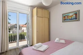 Stephanie green island apartments - Image 3