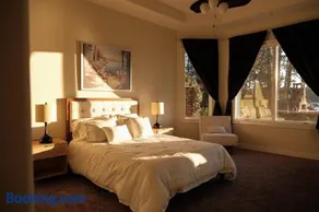 Private Luxury Estate on Lake Wylie - Image 2
