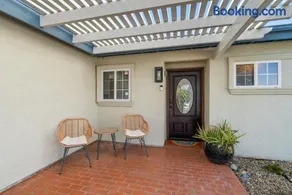 The Lookout by Coastline Vacation Rentals - Image 3