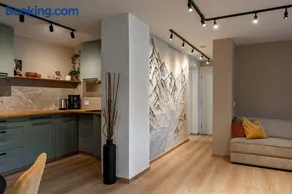 Mountain View Apartment, Free Parking, Hiking Nearby - Image 2