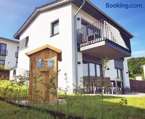 FerienHAUS Marta am Diemelsee im Sauerland mit eigener Sauna, Garten, Terrasse, Balkon und Blick auf den See - Image 1