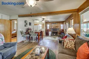 4-Season Anglers Cabin At Shawano Lake w/ Views! - Image 4