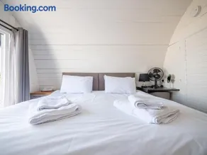 Cosy Glamping Pod with Ensuite WC Near Kingsbridge & Salcombe - Image 2