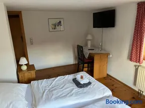 Hotel & Landgasthof Zur Sonne - Image 2
