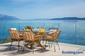 Beachfront Holiday Home - Private Heated Pool - Image 2