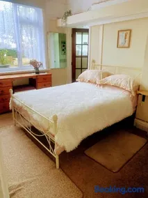 Enstone Homestay - Image 2