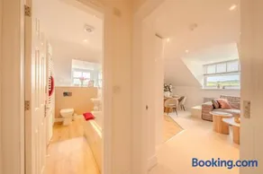 Top Floor - Pavilion View Apartment - Image 4