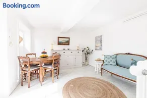 4 people, Provençal villa with pool - Image 3