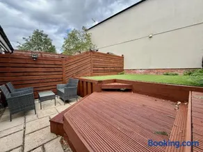 Private 2BR house, Cheltenham Centre & Parking - Image 5