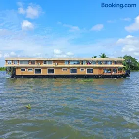 Navora Houseboats - Image 1