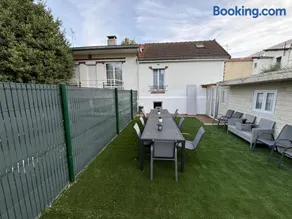 VR - HUGE VILLA - 14 bedrooms - 24 beds - 3 min metro PARIS EXPO - Image 1