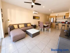 Bahia del Tezal 103b Modern 1BR Retreat with Rooftop Pool & Beach Access - Image 1