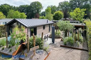 Modern ingericht chalet op groen park op de Veluwe - Image 1