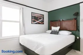Gaslamp Quarter Gem Historic Hotel Room - Image 3