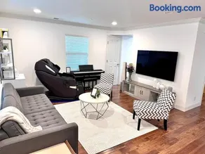 SunlightStays Burlingame - Image 1