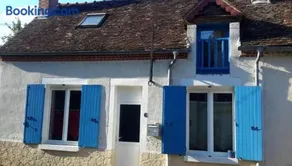 Petite maison aux volets bleus - Image 1