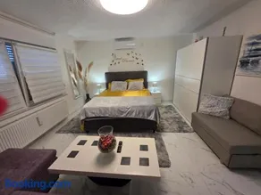 ENA 1&2 apartments-free parking 2200 m2-truck,trailer,boats friendly-EASY D1 access - Image 2