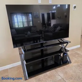 Beautiful Home For Large Family! - Image 2