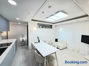 2 Bathrooms & 3 Rooms, New Elevator - Image 2