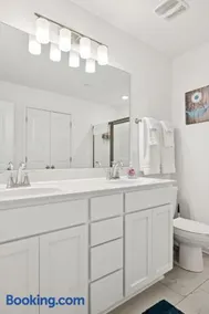 Beautiful and SUPER comfy home! - Image 3