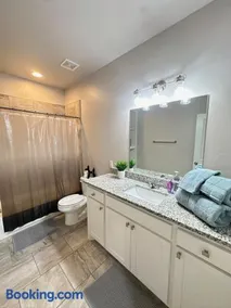 Luxury 3BR Townhome Stay - Image 4
