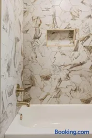 The Luxury Haus - Image 3
