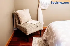 Spacious Five-Bedroom Bliss - Image 2