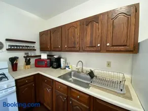 Chic Catskills Getaway Bungalow - Image 4