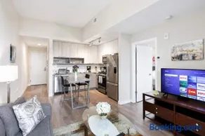 Luxury Apartment In Harbor Point - Image 2