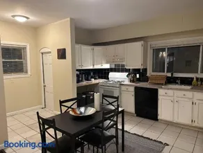 -No65- Fancy Room in a House - Steps to Boston College & Green Line at Brighton Boston - Image 4