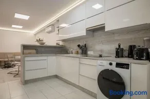 KV Luxury Apartman - Image 2