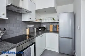 Halifax Gorgeous New Home - 3 bedrooms - Image 2
