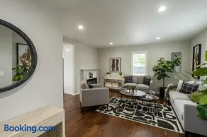 Room with 2 Twin Beds in Tacoma - Image 2