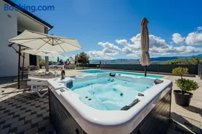 Holiday home "Villa Blue Lake" - Private Heated pool, Hotube - Image 2