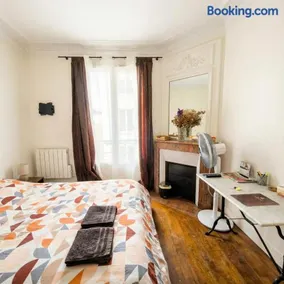 A spacious room in a strategic area - Image 4