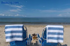 1 Block from Beach, Sleeps 10, Penthouse - Image 1