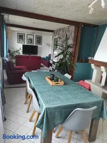 Maison de village avec exterieur - Image 3