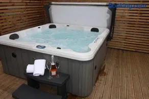 Blackburn Retreat Hot Tub Couples Retreat - Image 1