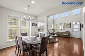 Large 7 bedroom sleeps 22 With Parking Near DC - Image 4