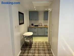 One bed and bathroom with kitchen for self catering Alness - Image 2
