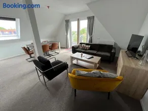 Penthouse DeLuxe - Image 2