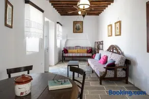 Traditional house in Sifnos - Image 1