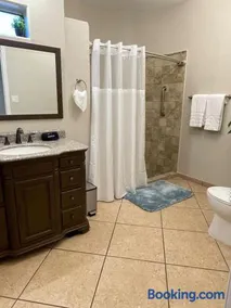 Desert Hills Fun Home Pool Spa 6 Room 9 bed 15ppl - Image 5