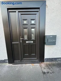 Modern Studio Flat in Bramhall - Image 5
