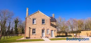 Longstowe Farmhouse - Image 1