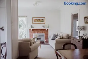 Ravenswood Farmhouse - Image 1