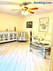 Townhouse with Private Patio - Image 2