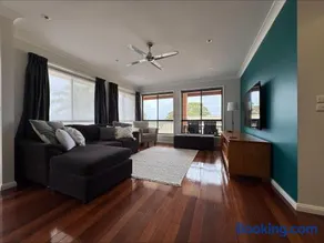 Coastal Family Home Close to Beach - Image 1