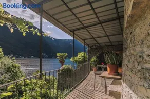 Spacious 4BR Home with Lake View - Image 1
